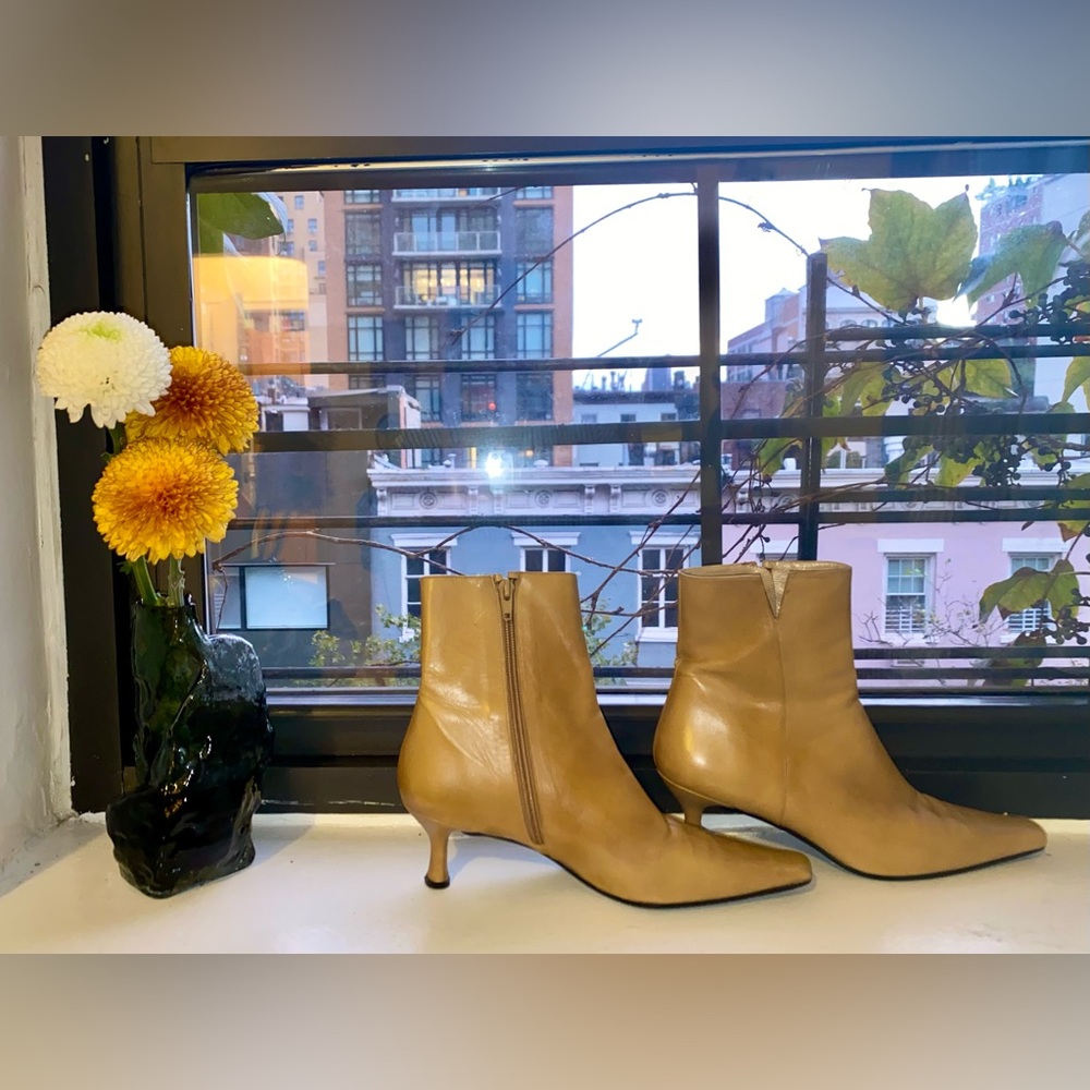 Stuart Weitzman tan ankle boots